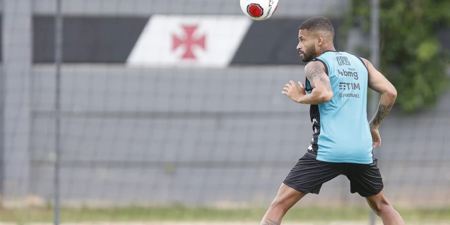 Vitinho, meia do Vasco.