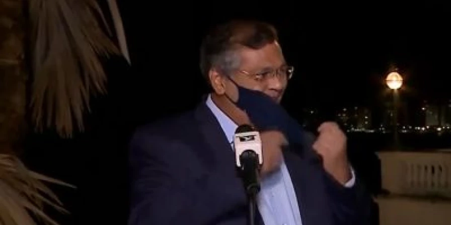 Decreto de Dino exige máscaras apenas em locais fechados