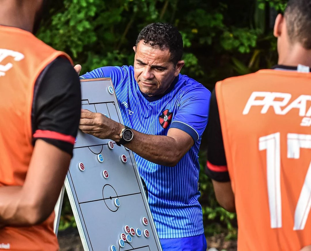 Enquanto isso, time trabalha no campo nesta quarta-feira (Crédito: Hiago Ferreira)