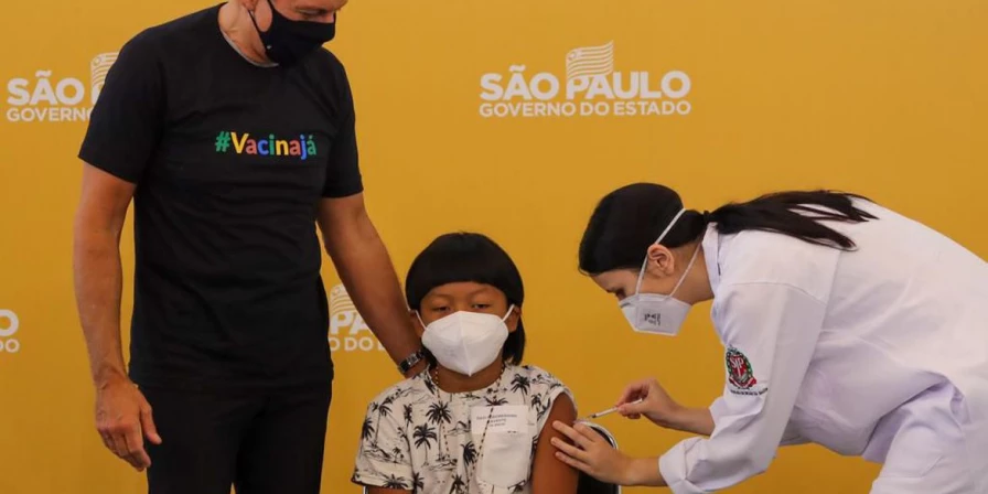 Davi tem deficiência motora rara e recebe tratamento especializado no Hospital das Clínicas.