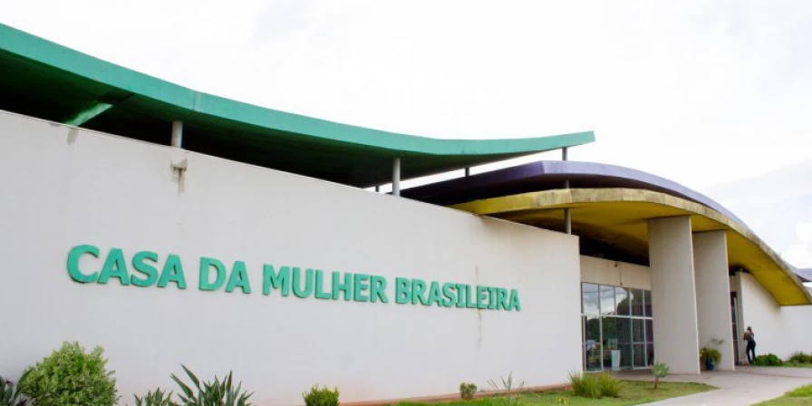 O suspeito foi levado para a Casa da Mulher Brasileira, no Jaracati.
