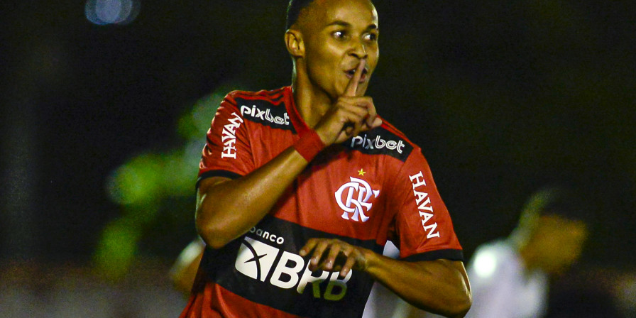 Almería rebate Flamengo