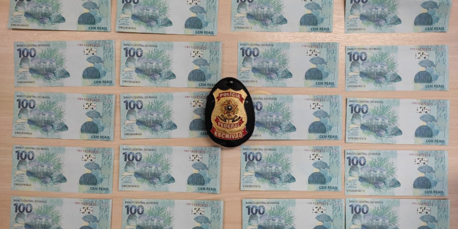 A Polícia Federal apreendeu R$ 2 mil reais em notas falsas (Divulgação)