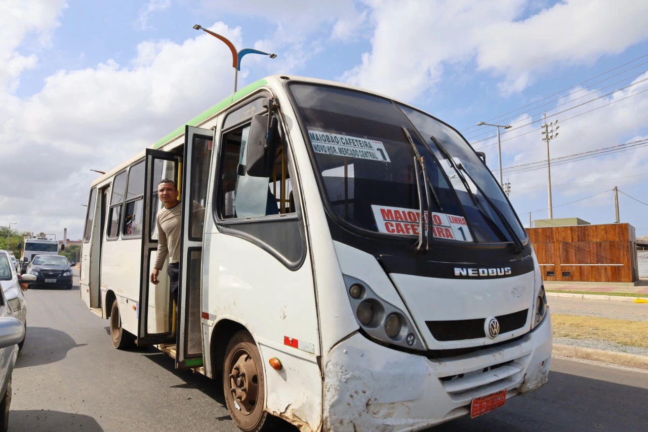 População que precisa fazer uso do transporte público recorre à alternativas. (Foto: Matheus Soares / Grupo Mirante)