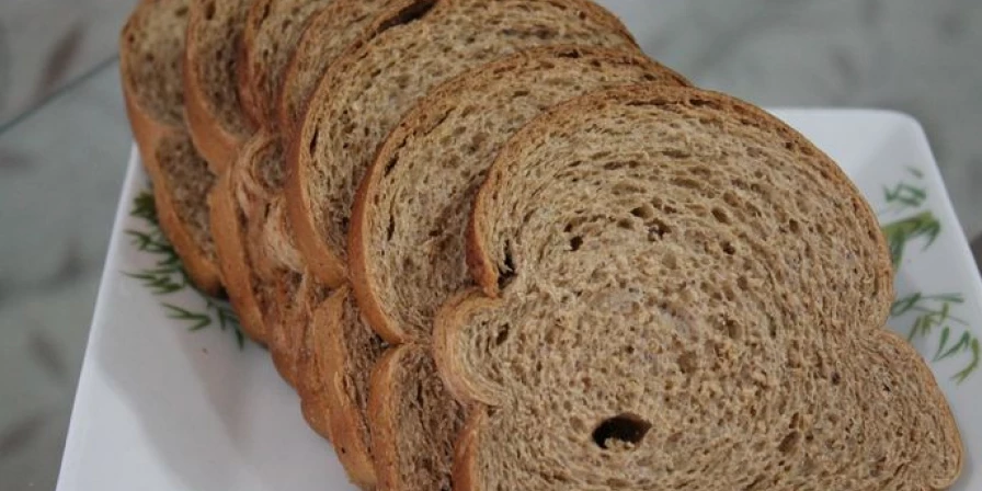 Pão integral caseiro.