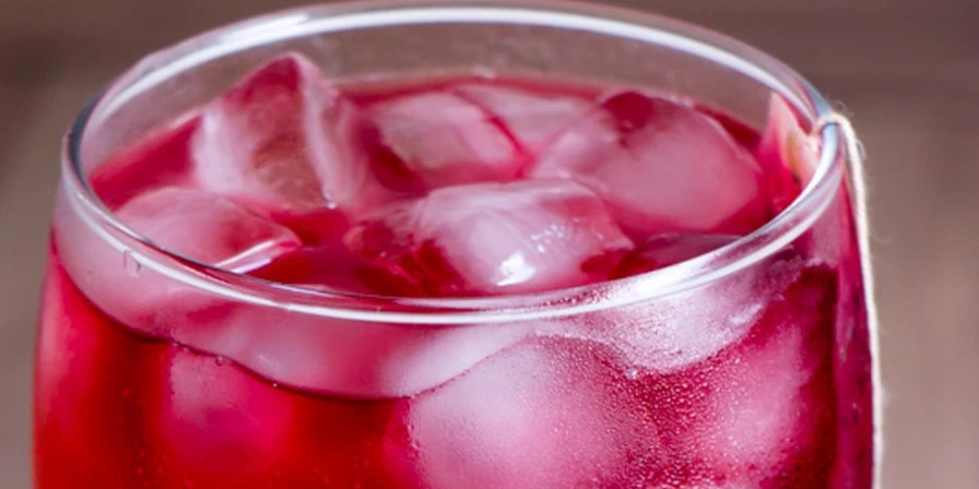 Gin tônica com chá de frutas.