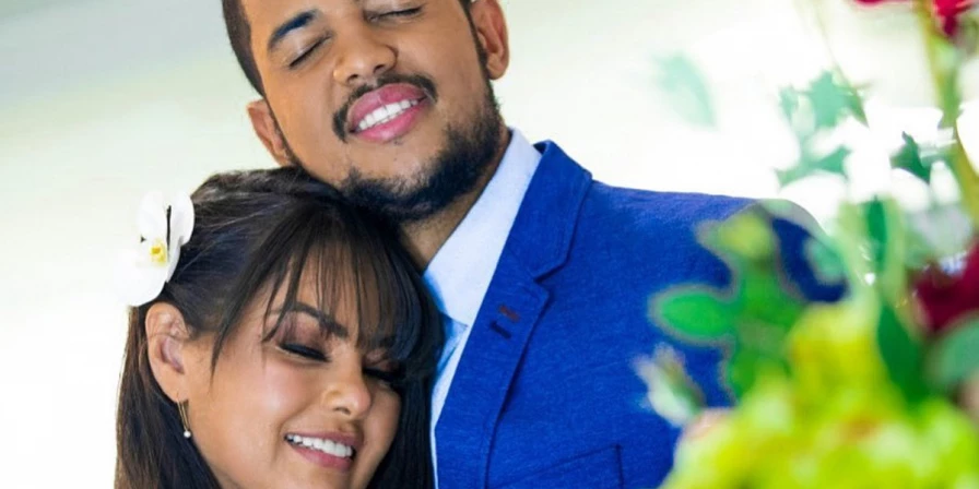 O modelo, Clevinho Santos, viúvo de Paulinha Abelha agradece carinho dos fãs em rede social.