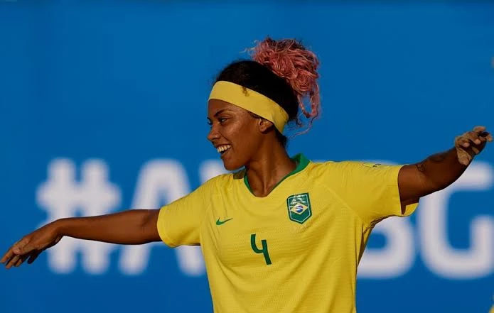 Adriele superou fronteiras e hoje se destaca nas areias pelo mundo