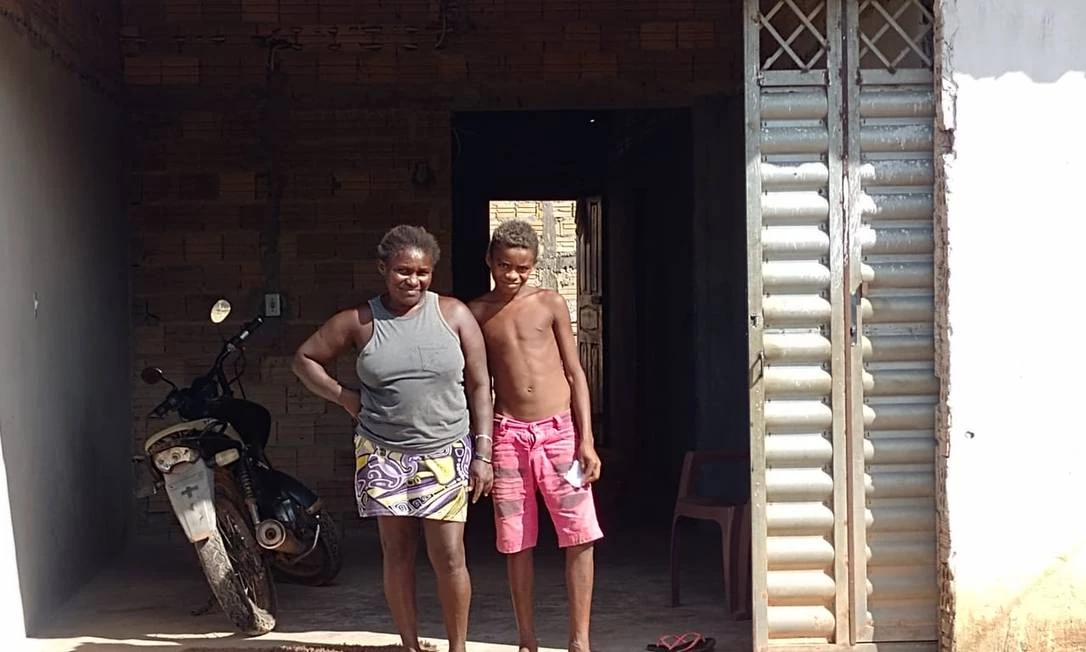 Gabriel Silva encontrou árvore de Natal em lixão realiza sonho de comprar uma casa. (Foto: Arquivo pessoal)