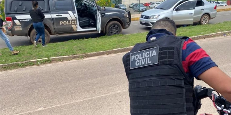 A abordagem policial foi feita em plena via pública, em Paço do Lumiar.