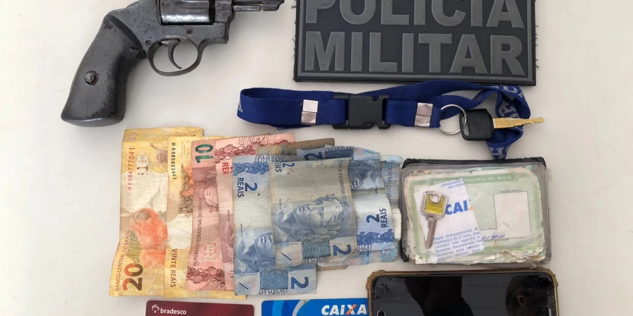 O foragido estava portando uma arma de fogo com numeração raspada.