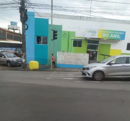 Idosa quebrou a perna direita ao cair. Foto: Anderson Barros/Redes sociais.