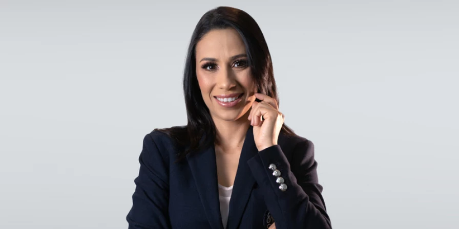 Vanessa Paula ensina técnica de auto massagem detox.