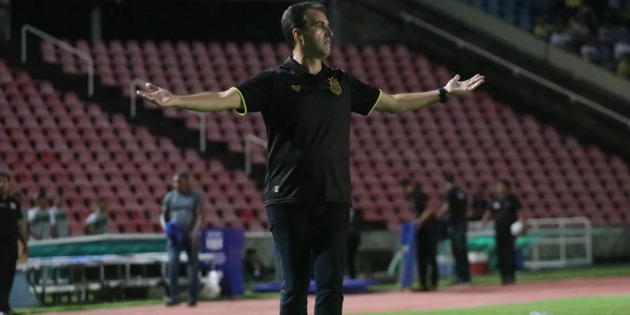 Léo Condé, técnico do Sampaio Corrêa.