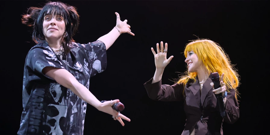Billie Eilish e Hayley Williams no palco principal do Coachella 2022.