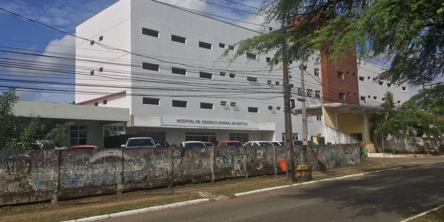 Os parlamentares querem esclarecimentos sobre a obra no Hospital da Criança.