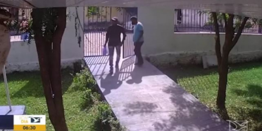 primeiro assaltante chegou na escola afirmando ser pai de aluno. (Reprodução/TV Mirante)