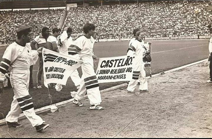 Festa e grande público durante a inauguração do Estádio, há 41 anos (Crédito: Blog Futebol Maranhense)