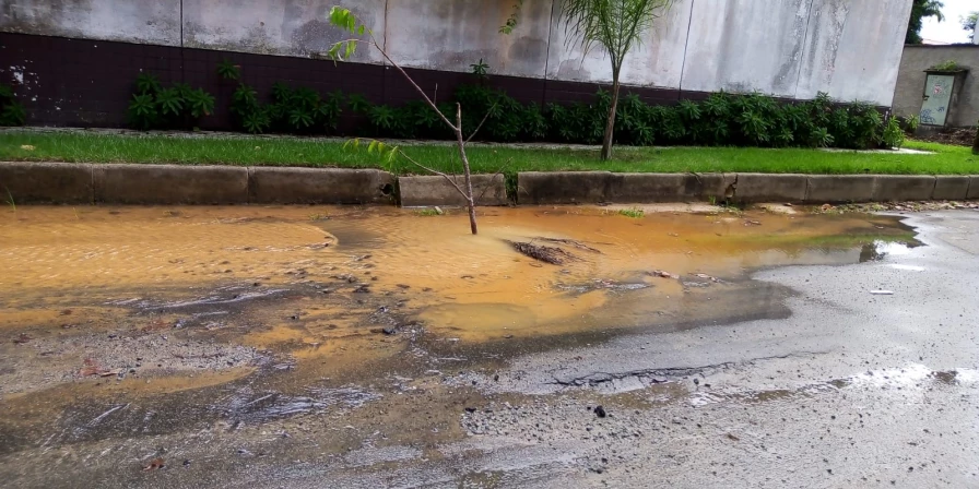 O vazamento está localizado no bairro do Olho D'água, em São Luís.