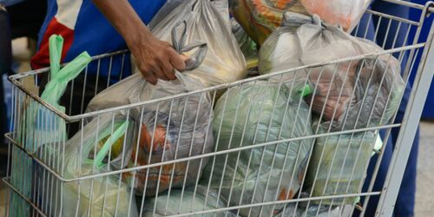 Cesta básica cai em todas as capitais