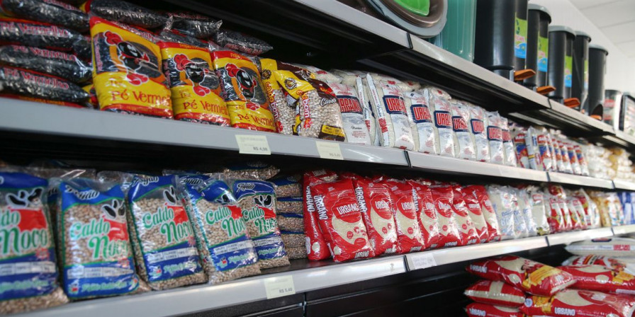 Associação Brasileira de Supermercados (Abras) divulgou dados sobre consumo das famílias. (Geraldo Bubniak / AEN)