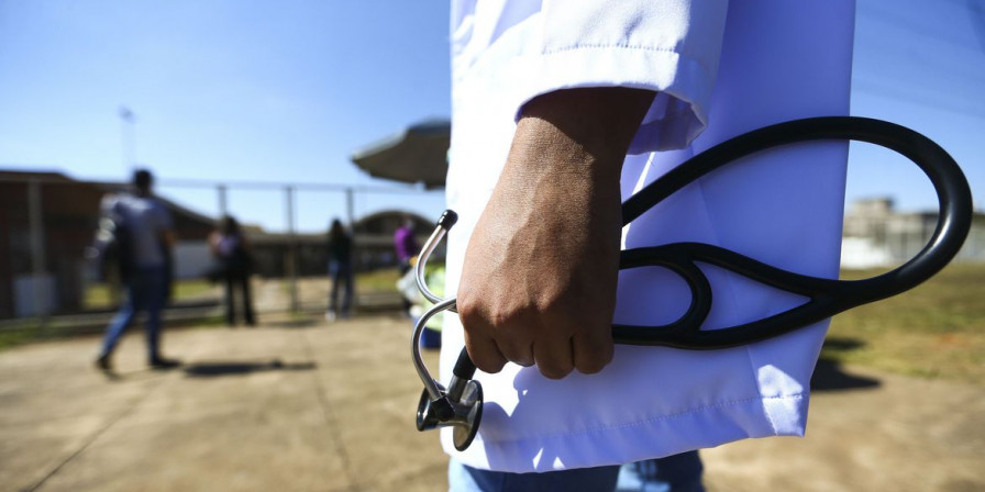 A primeira etapa do Revalida 2025/1 contou com a participação de 93,63% dos 17.778 inscritos no exame, no domingo (23). (Foto: Marcelo Camargo / Agência Brasil)
