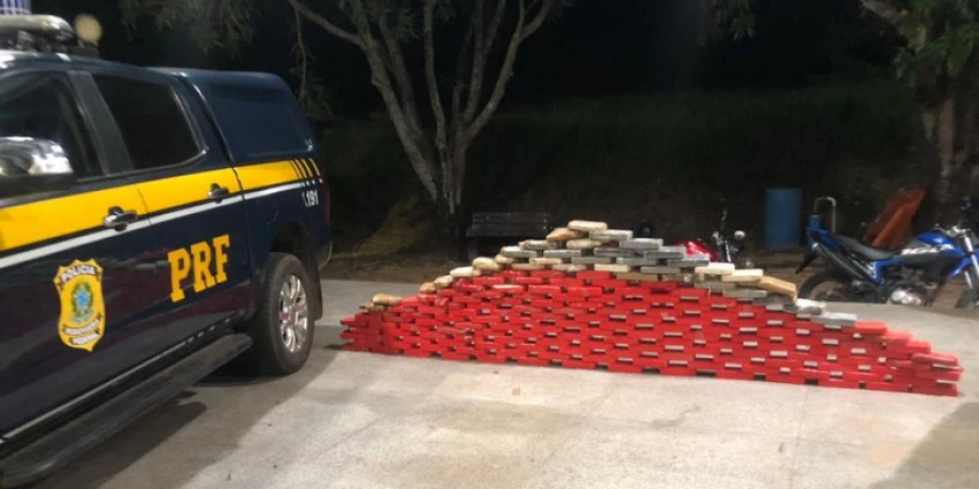 A cocaína foi apreendida durante abordagem em Peritoró.