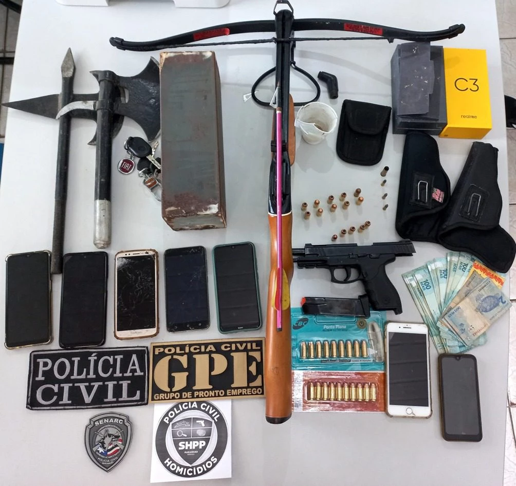 Os policiais civis cumpriram o mandado de busca e apreensão contra o investigado. (Foto: Divulgação / Polícia Civil)