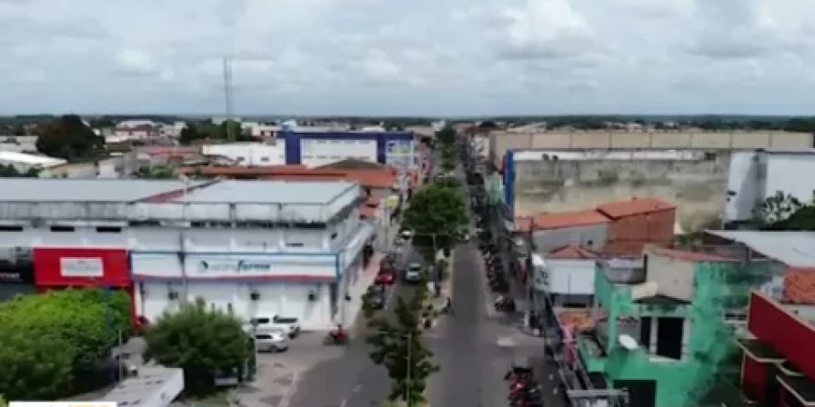 Eles são suspeitos de enviar mensagens de ameaça pelo celular pedindo dinheiro em troca para não assassinar as vítimas.