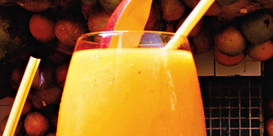 Receita de suco tropical com laranja e manga