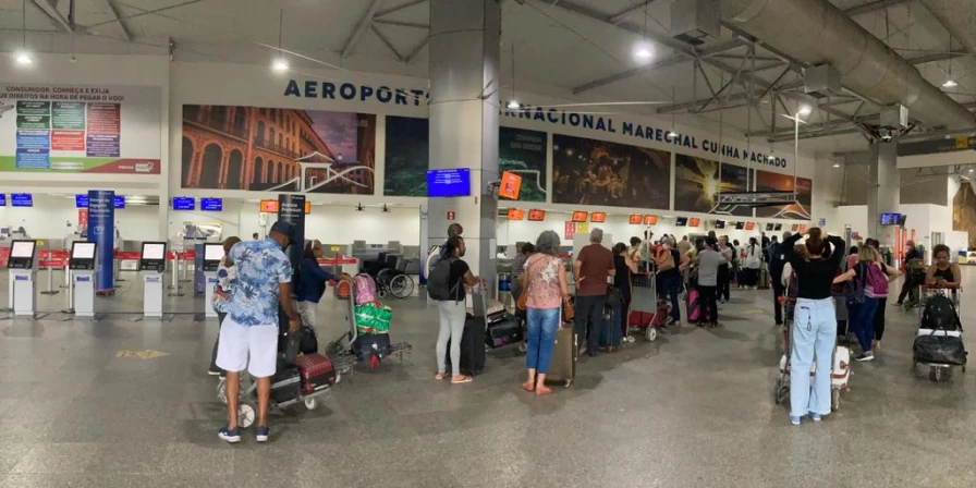 Saguão do aeroporto de São Luís.