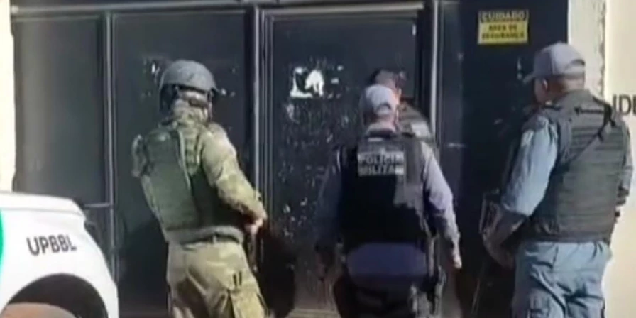 Princípio de rebelião ocorreu na tarde deste domingo (19).