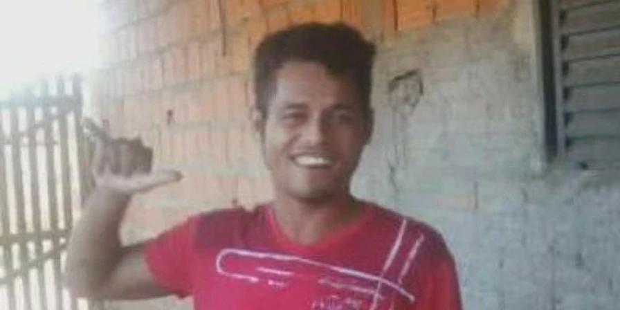 A vítima teria chegado em casa alterada e querendo matar o pai e a companheira.