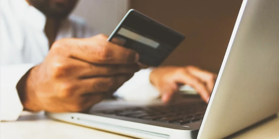 Ao contestar, o Mateus Supermercados afirmou que as compras foram legítimas, tendo sido, inclusive, as autorizações de compras assinadas pela reclamante.
