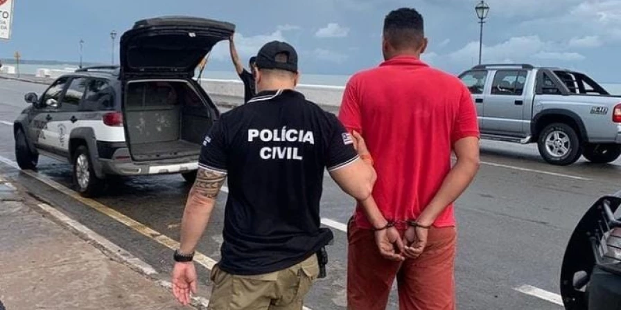 O suspeito da morte do travesti Charlene foi levado para a SHPP, na Beira-Mar.