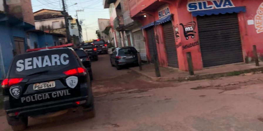 A operação da Senarc resultou na prisão de dez pessoas suspeitas de tráfico de droga.