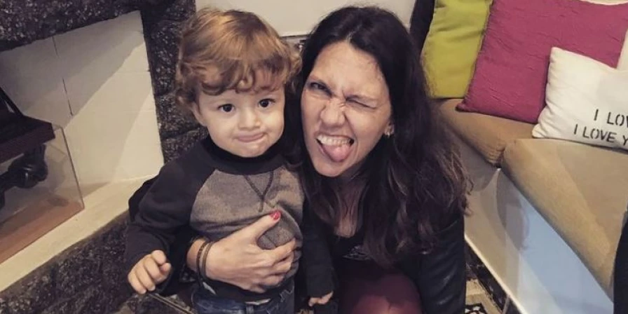Patricia Kisser ao lado do afilhado Theo Lima, filho de Sandy e Lucas.