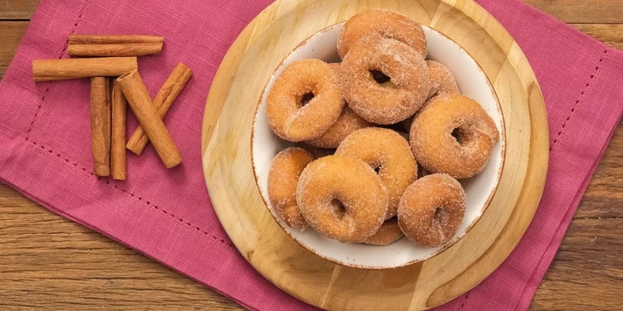 A rosquinha frita é uma receita simples, econômica e que rende diversas porções.