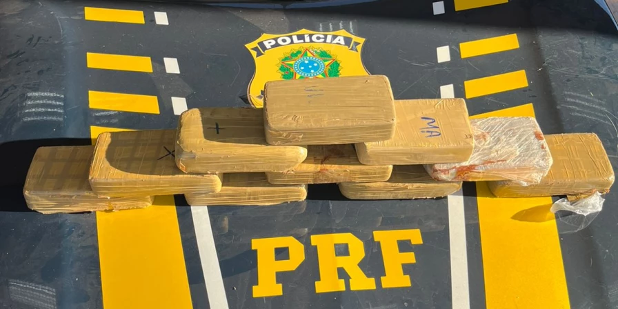 A cocaína foi apreendida pela PRF, em Açailândia.