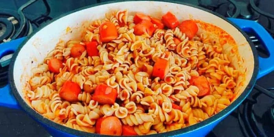 Macarrão com salsicha