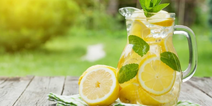 Suco de limão siciliano.