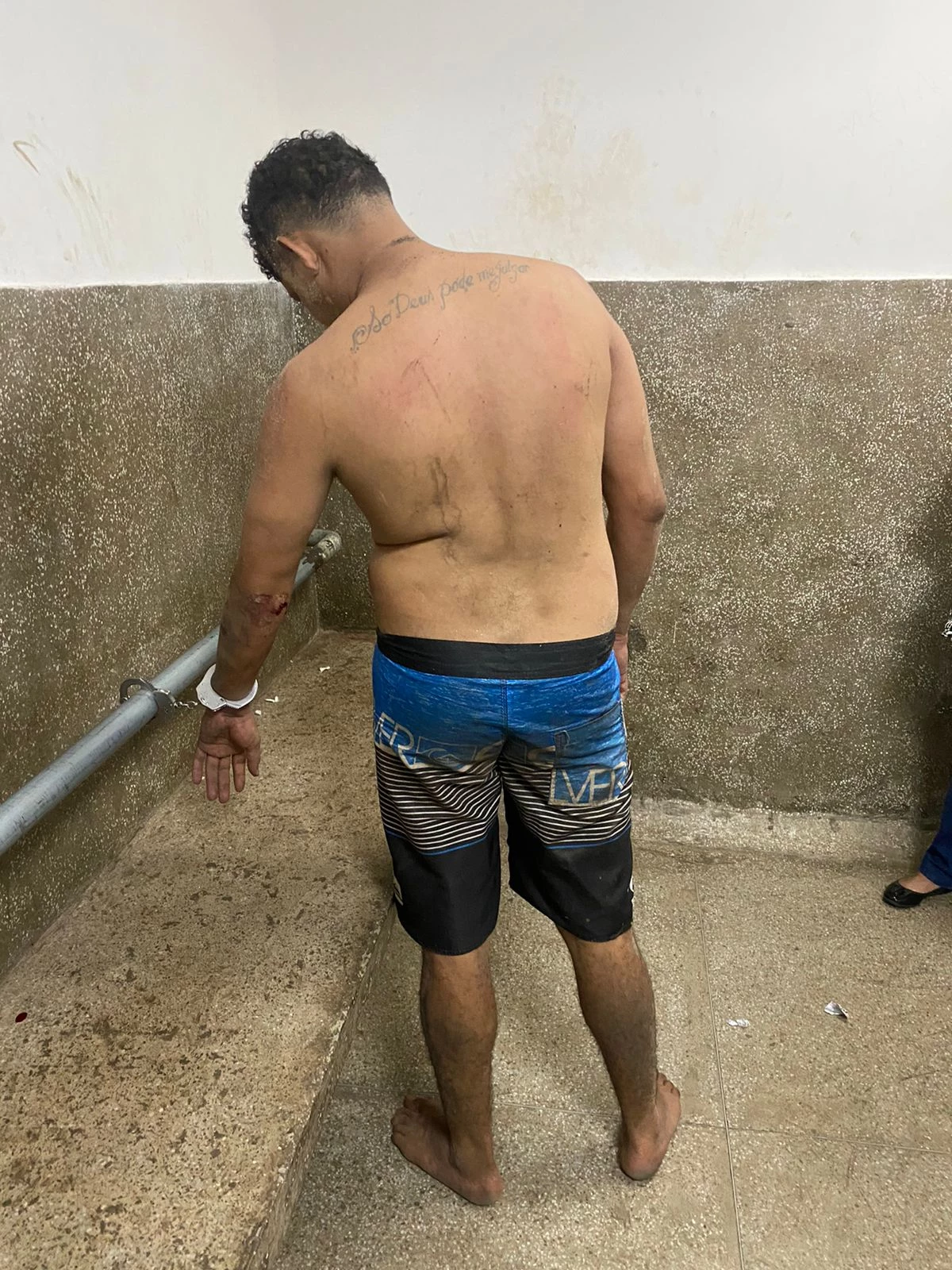 Suspeito foi apresentado na Casa da Mulher Brasileira. (Foto: Divulgação / Polícia Militar)