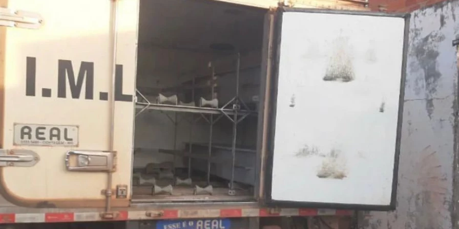 Ainda segundo a polícia, um dos suspeitos no caso é o companheiro da vítima que, segundo a polícia, não foi localizado.