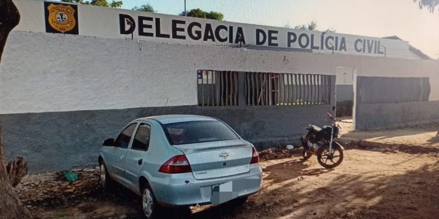 O veículo apreendido foi levado para o pátio da delegacia de Vagem Grande.