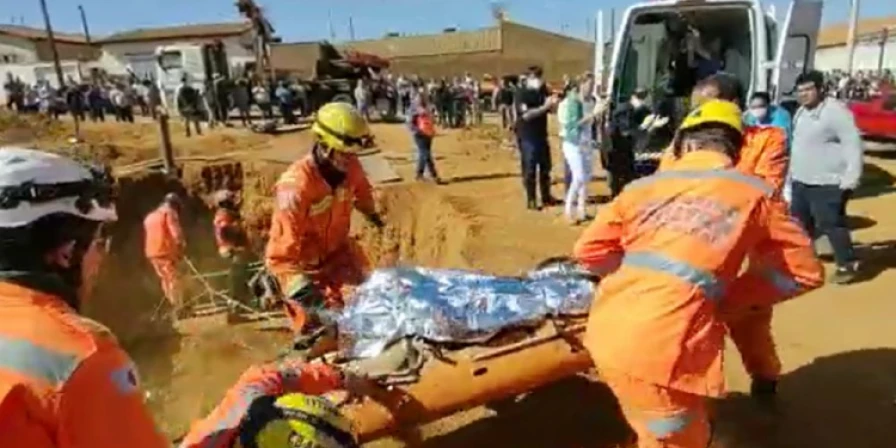 Segundo o Corpo de Bombeiros de Minas Gerais, o menino Pedro Augusto Ferreira Alves chegou a ser socorrido com vida.