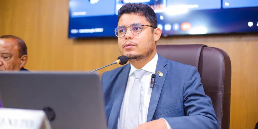 Com isso o vereador explica que busca descentralizar a pavimentação asfáltica na cidade. Atualmente o serviço é de responsabilidade da Prefeitura de São Luís.