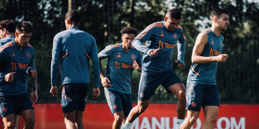 Volante brasileiro Casemiro em treino do United