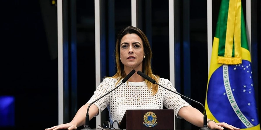Senadora compara Hamas a senhorinhas com a Bíblia na mão.