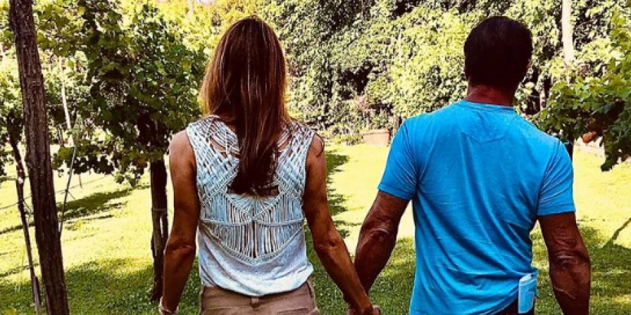 Sylvester Stallone publica foto com a ex-esposa em meio ao divórcio.