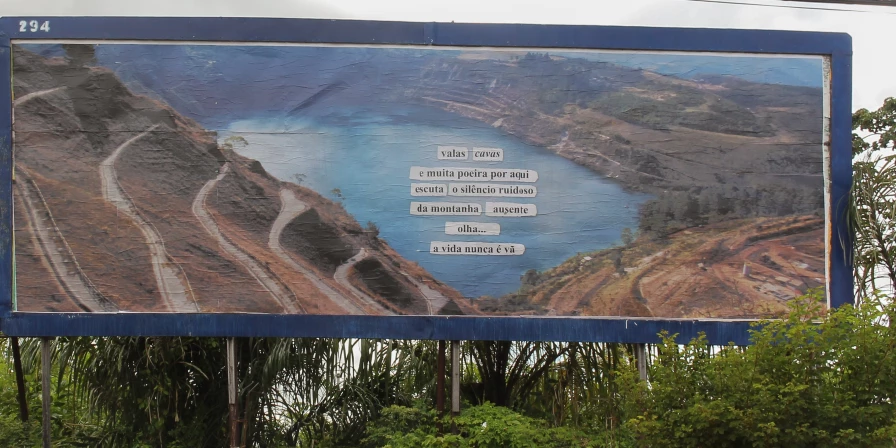 A artista Laura Belém é a responsável pela instalação da exposição em São Luís, apresentando uma mensagem que relembra a tragédia na cidade de Brumadinho, em Minas Gerais.